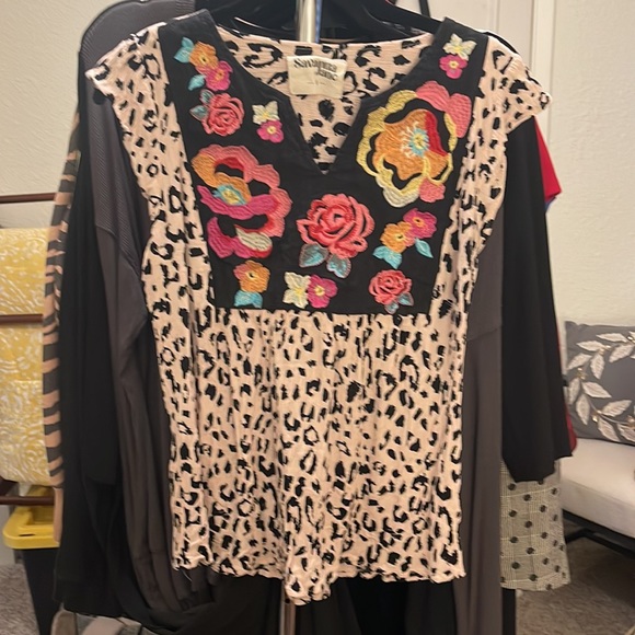 Savanna Jane Leopard embroidered Top Sz M - Picture 4 of 7